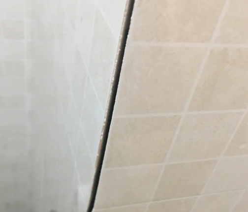 平顶山瓷砖空鼓维修公司分享阳台瓷砖脱落的修复过程可以分为以下几个步骤
