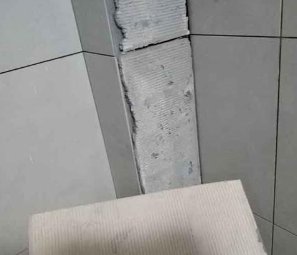 平顶山瓷砖空鼓维修公司分享下厨房瓷砖脱落的补救措施。